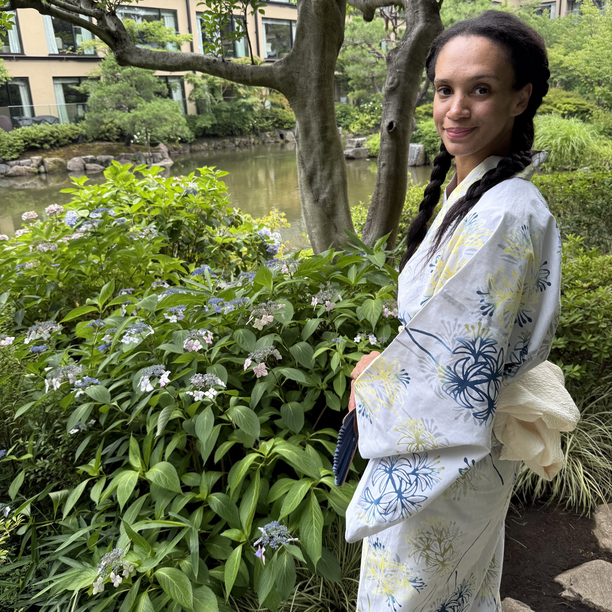 How to Wear a Japanese Yukana Kimono